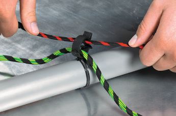 A csövekhez való kábelkapcsok biztosítják a kábelvezetés tökéletes rugalmasságát.