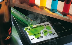 Labels with high resistance to water, alcohol, oils and solvents