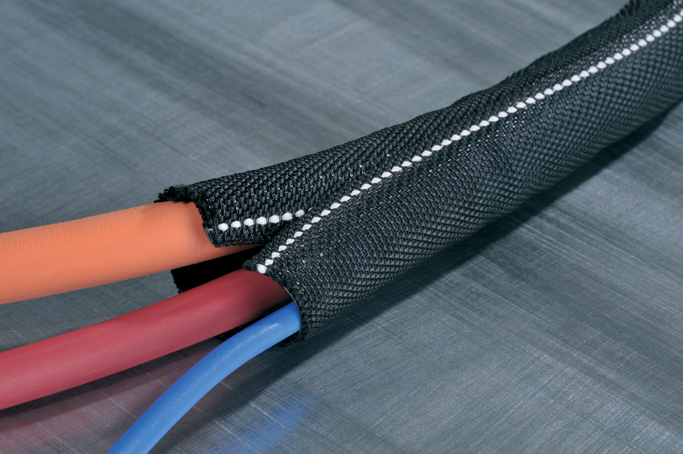 Flame-retardant cable protection sleeve