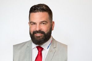 Zdravo, jaz sem Jernej Ahac, strokovnjak za področje solarnih naprav pri družbi HellermannTyton