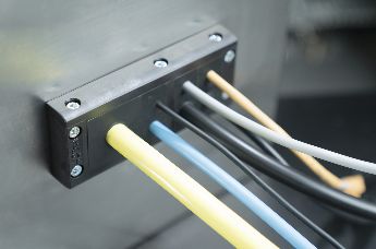 Професионална система за изграждане на панели за кабелни входове VarioPlate