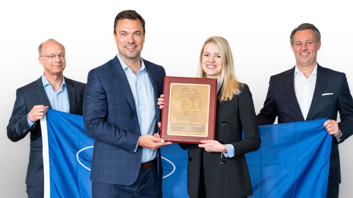 Ceremonial presentation of the Ford Q1 Award to HellermannTyton Germany.