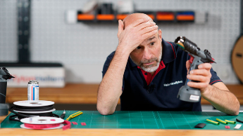 CHG900 cordless hot air gun for heat shrink uses in rail vehicles