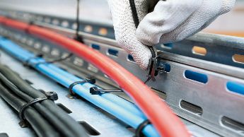 Fast wire installation in cable trays of rolling stock with one click