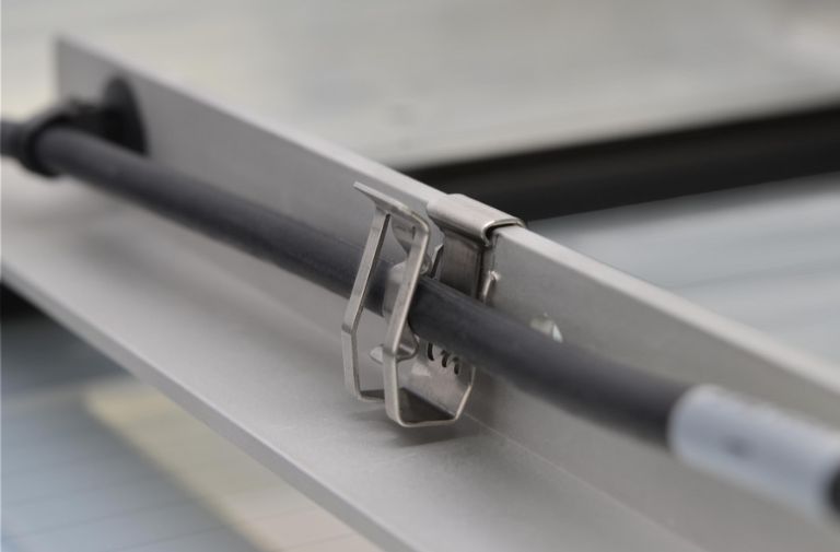 Sponke HellermannTyton EdgeClip za solarne panele