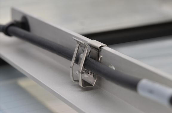 Sponke HellermannTyton EdgeClip za solarne panele