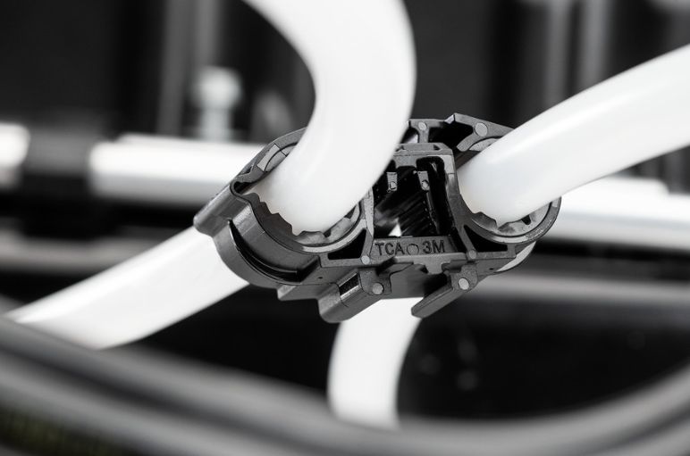 Ratchet O-Clamp holding parallel fluid lines securely