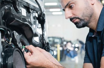Gestión de cables y alambres para la industria automotriz
