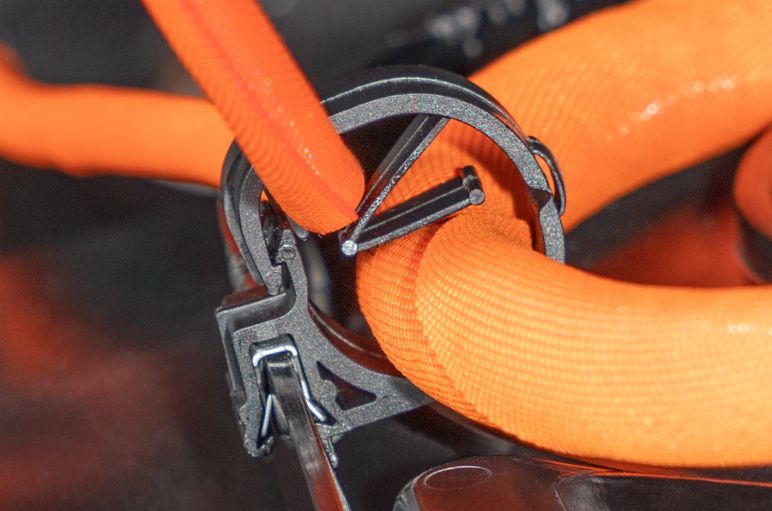 EdgeClips for fastening in automotive applications without holes or studs
