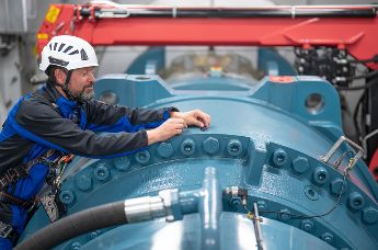 Cable management in wind turbines for lower costs