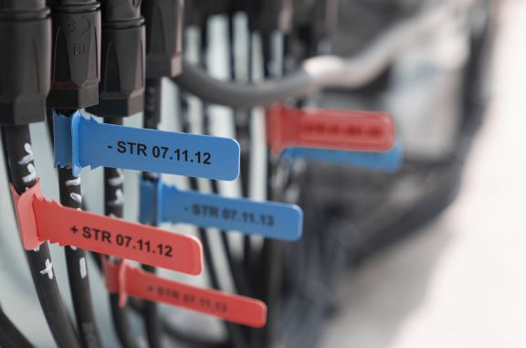 Cable tags, wire tags: continuous and ladder-style