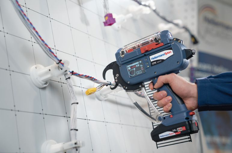 Automatic cable tying system: CPK hybrid