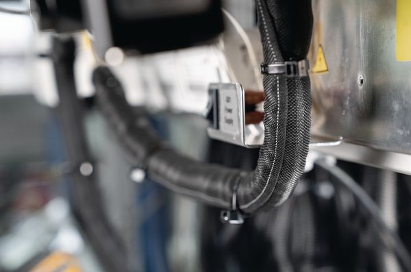Samozavírací nehořlavé polyesterové oplety Helagaine Twist-In-FR