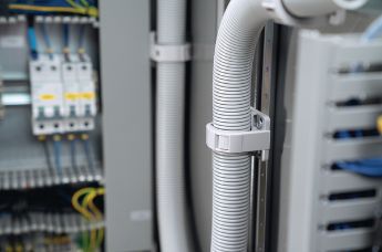 IWS korrugerede rør anvendes til føring og beskyttelse af ledninger i tavler og maskinbygning.