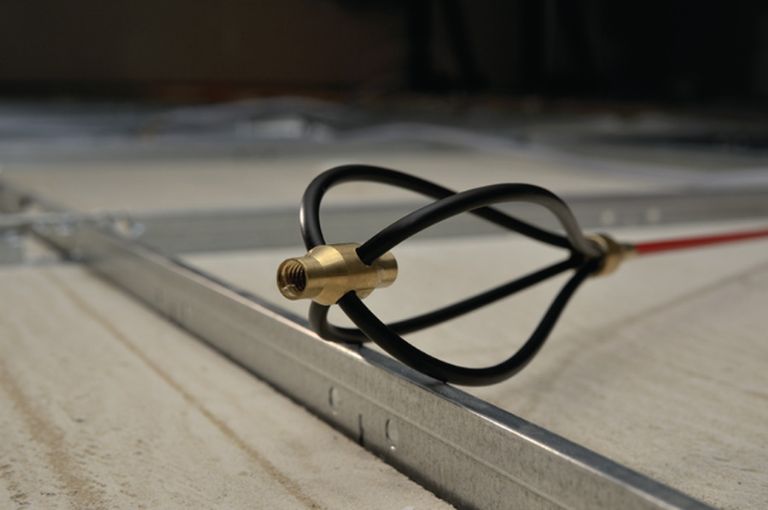 whisk for cable puller tool: glide over obstructions