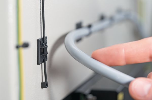 Q-mount cable tie mounts