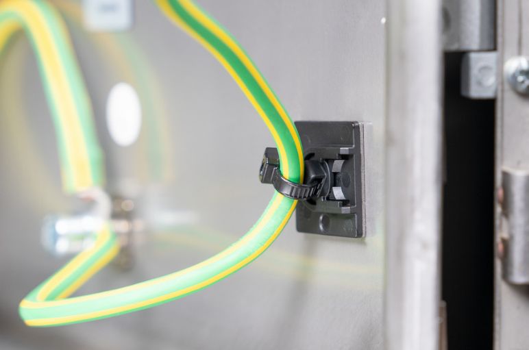 Forgatható kábelrögzítő talp: Swivel Mount