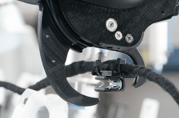Edge Clips for Automatic Bundling System