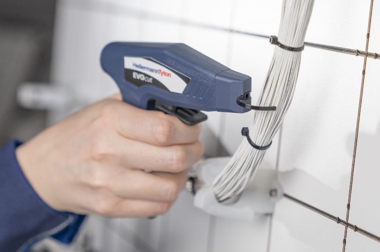 EVO cut: cable tie removal tool