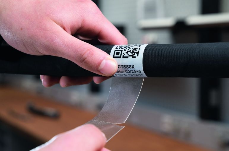 Las etiquetas autolaminadas para cables Helatag 1232 son ideales para entornos difíciles.