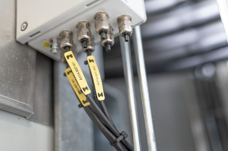 Halogen free, UV-stabilised wire tags