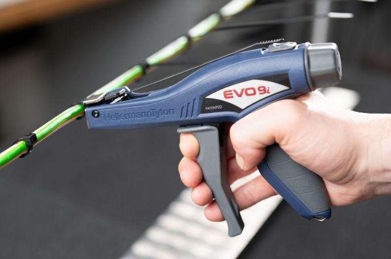 Cable tie guns