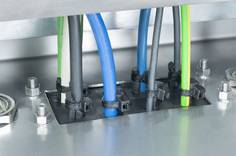 Biztosítanak a kábelbevezető rendszerek tehermentesítést és IP66-os védelmet?