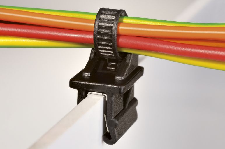 Screw-free installation on HVAC structures with edge clips