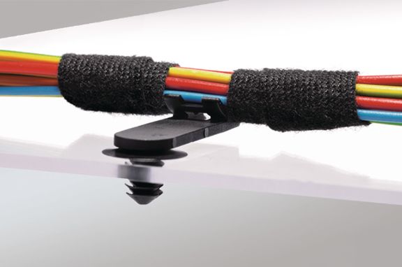 Clips de unión que proporcionan estabilidad a mazos de cables y alambres de grandes longitudes
