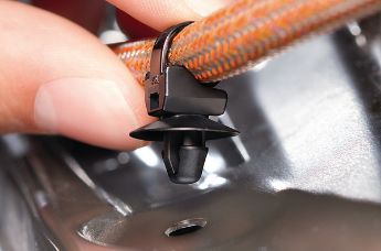 Elemento de fijación de precinto de 1 pieza con punta de flecha y disco para orificios redondos. Elemento de fijación de precinto de 1 pieza con punta de flecha y disco para orificios redondos.