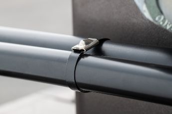 El precinto MBT-FC es un precinto de acero inoxidable revestido con bordes lisos.