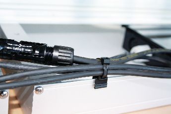 Clemă fixare pentru cabluri în instalații solare
