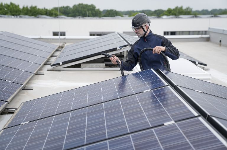 O kit definitivo onde vai encontrar os produtos necessários para identificar, fixar, proteger e isolar a sua instalação solar de forma simples e rápida