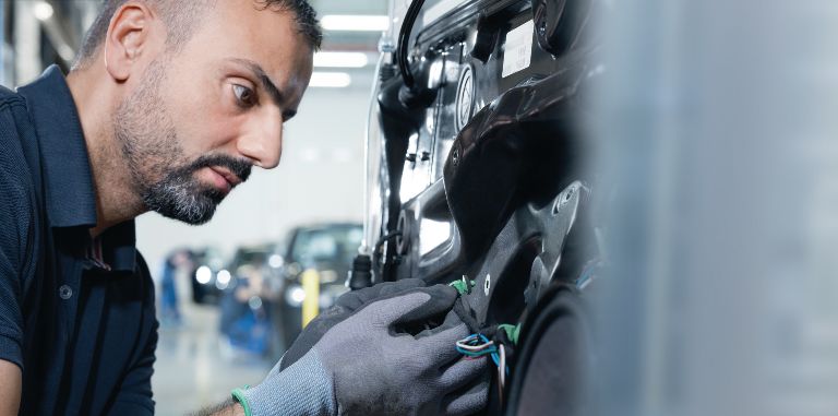 Soluções para automóveis e veículos HellermannTyton