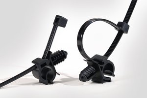 A abraçadeira de fixação de duas peças T50RCTC5-9FT7 é usada quando se necessita fixar uma tubagem e um feixe de cabos.