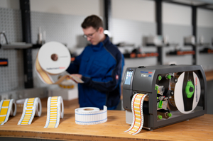 TT4030DS, unser neuester doppelseitiger Thermotransferdrucker mit hoher Leistung.