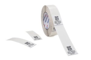 Helatag 1232 – self-laminating labels offer protection against abrasion and environmental influences.