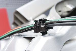 Ratchet P-Clamp In-Line pour trou oblong en application. 