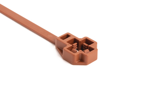 Lågprofilhuvud gör att fästen kan staplas, vilket ger mer monteringsmångsidighet från en enda dubb.