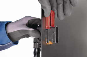 The fixing slider is pushed onto the connector.