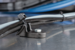 Eliminates the need for multiple sizes of fixed diameter clamps.