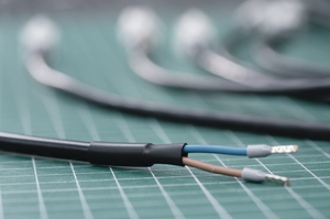 TU28 - Halogenfree fluidresistant 2:1 Thin Wall Heat Shrink Tubing.