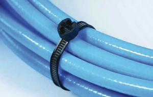 La fascetta con dentatura esterna è adatta per superfici delicate e può essere utilizzata per legare e fissare cavi, tubi e tubi flessibili, nonché per sigillare sacchetti. 