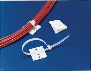 Die 4-Wege-Öffnung ermöglicht die Installation von Kabelbindern parallel oder senkrecht zu Bündeln.