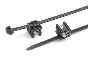 Kabelbinder (PP) mit Anti-Rutsch-Gravur, montiert mit EdgeClip für die seitliche Kabelführung.