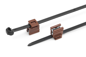 Cable tie (PP) with anti-slip engraving assembled with brown EdgeClip for side cable routing.