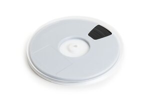 Continuous strap and separate heads allow for any bundle diameter, eliminating waste.