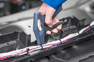 Secure cutting of cable tie heads with the zip tie cutter EVO cut.