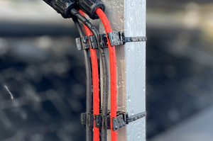 Experience safe and reliable cable routing with QwicGrip! In combination with a cable tie on the substructure of a solar module, QwicGrip ensures perfectly organized and securely laid cable routing that ensures safety in every installation.