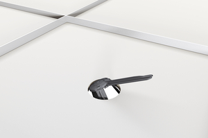 1. Inserte el SpotClip a través del orificio de fijación.